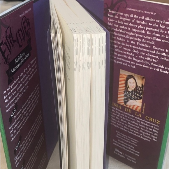 Isle of the Lost hardcover book The Descendants - Picture 4 of 7